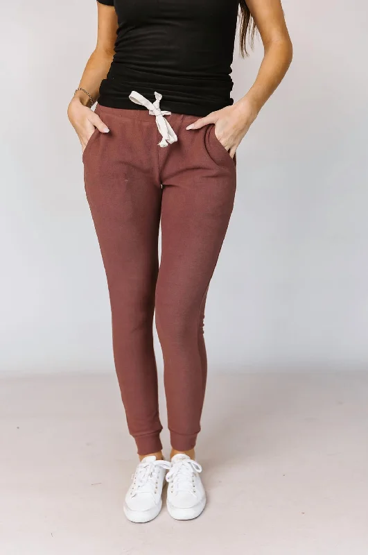 Clearance Event Performance Fleece Jogger In Mahogany