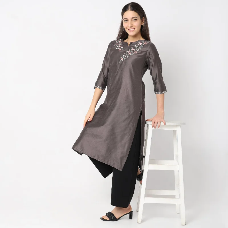 Seasonal Trends Straight Fit Embroidered Kurta