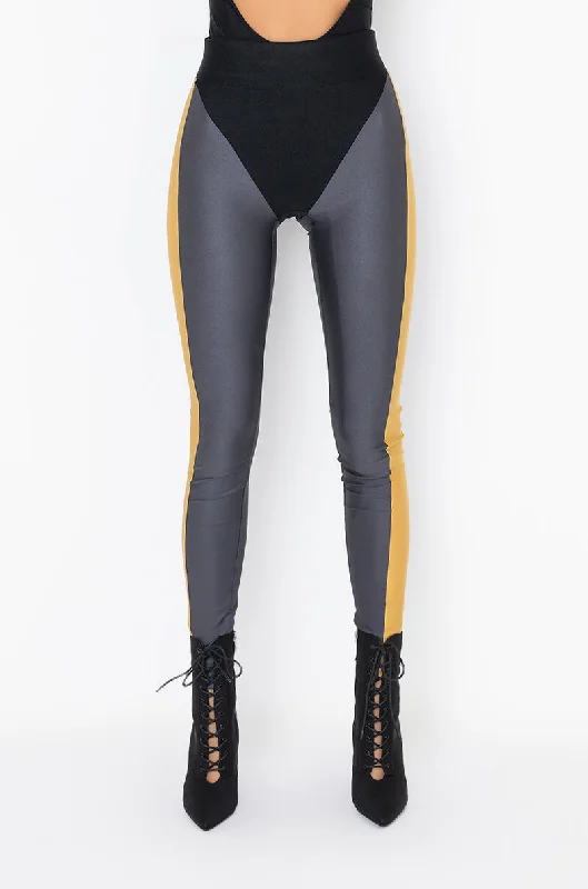 Plus Size Women Wear RIGHT THROUGH ME SKINNY LEGGINGS