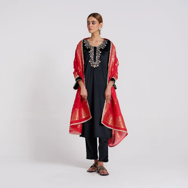 Fashion Essentials Black Embroidered Noor Velvet Set with Brocade Dupatta