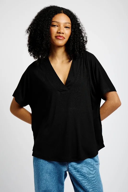 Fashion Essentials The Ultimate V Neck Viscose Basic in Black